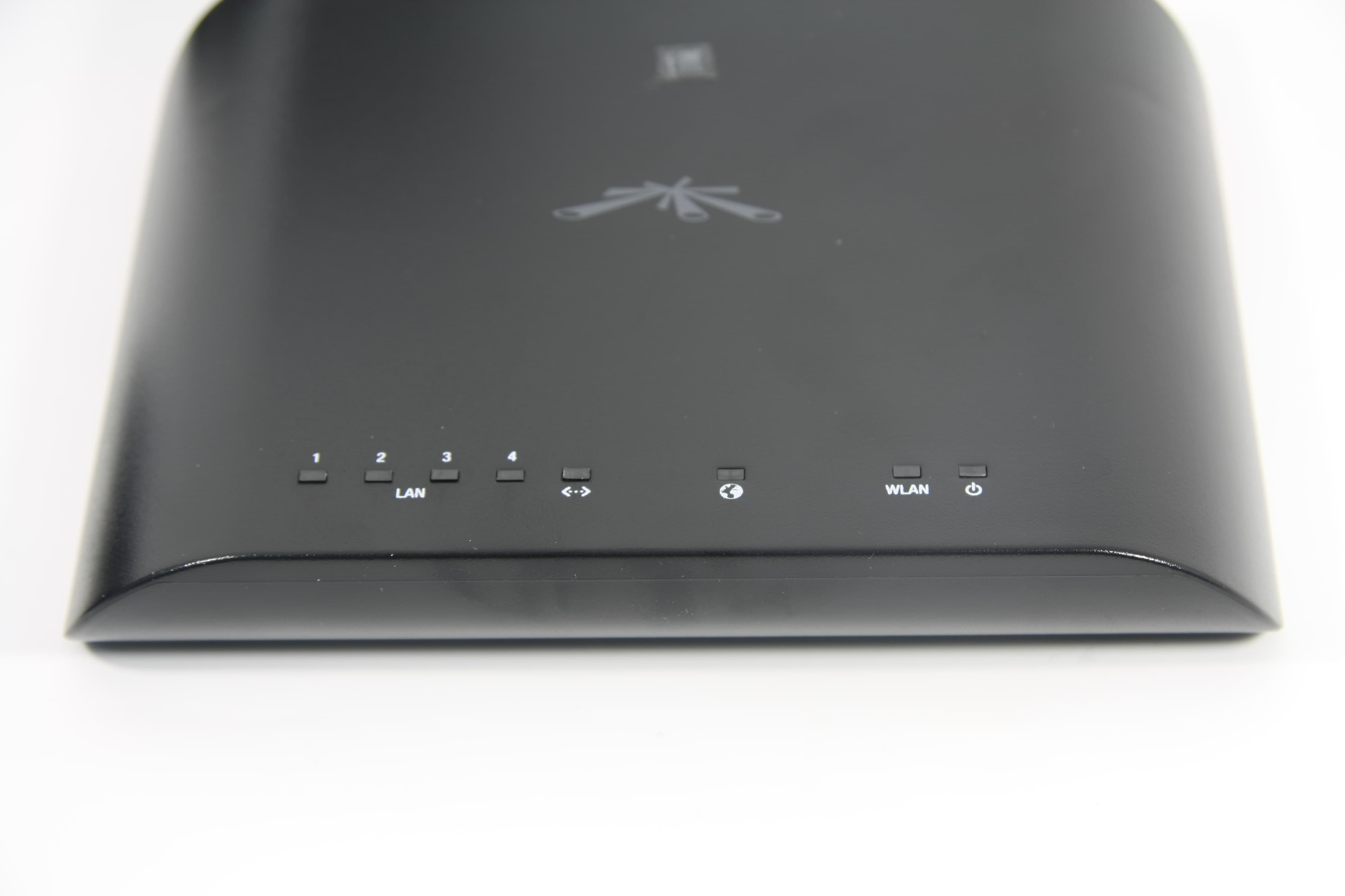 Всепогодная точка доступа WiFi 5ГГц MIMO Ubiquiti Rocket M5 ракурсы